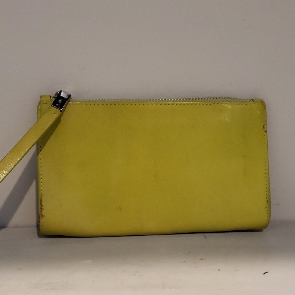 Monsac green wristlet